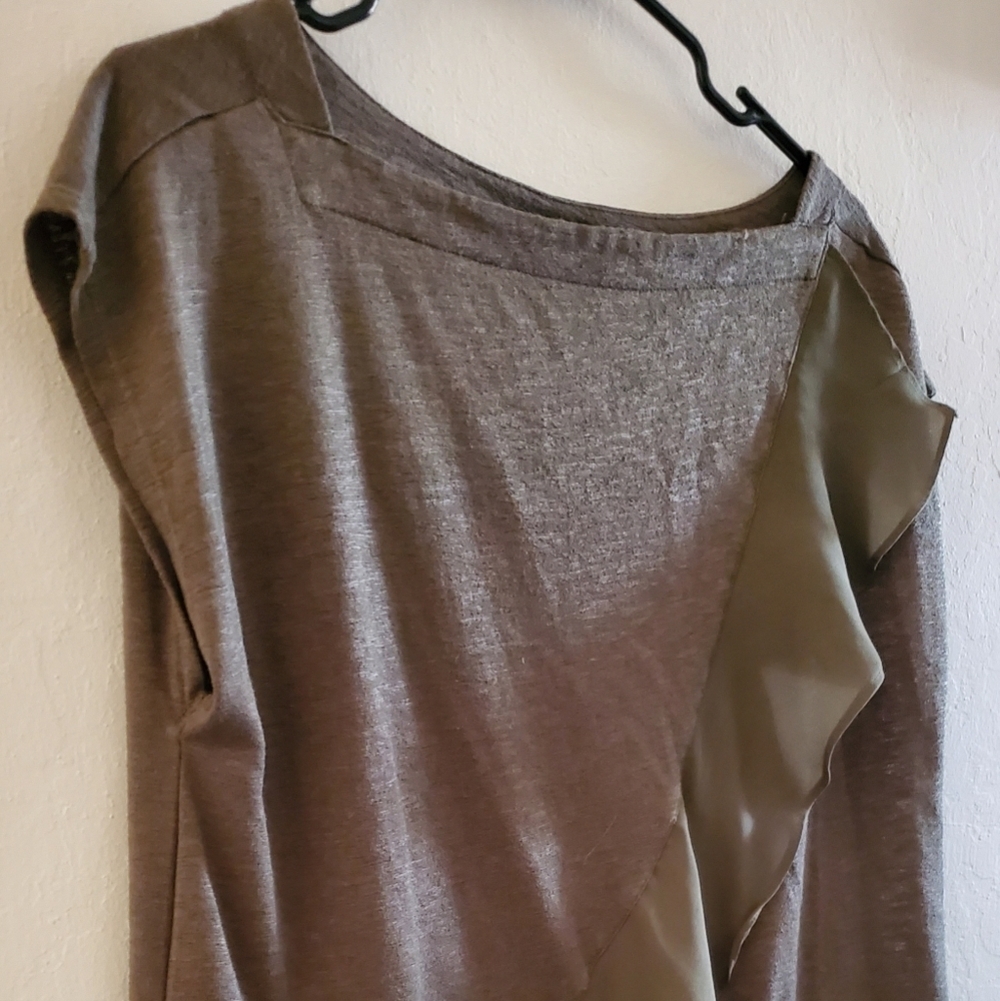 Banana Republic Ruffle Tee - FINAL PRICE - Picture 2 of 5